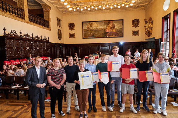 Hier sehen Sie die Gewinner des Geschichtswettbewerbs der Bundespr&auml;sidenten.